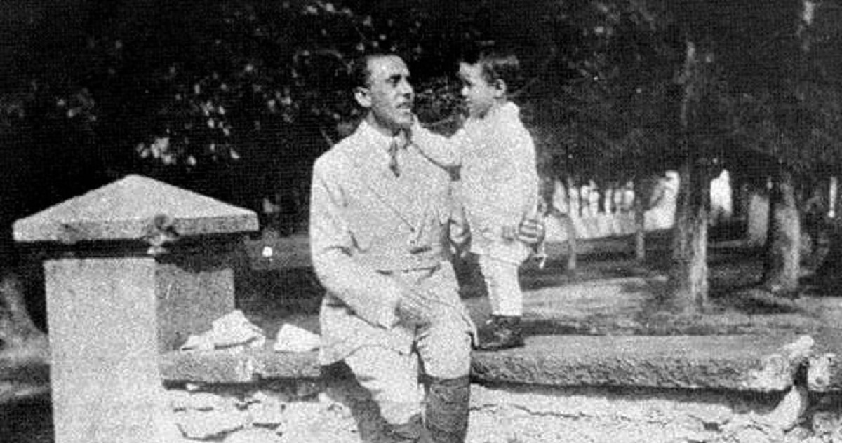 Giacomo Matteotti con il figlio Giancarlo nel 1920