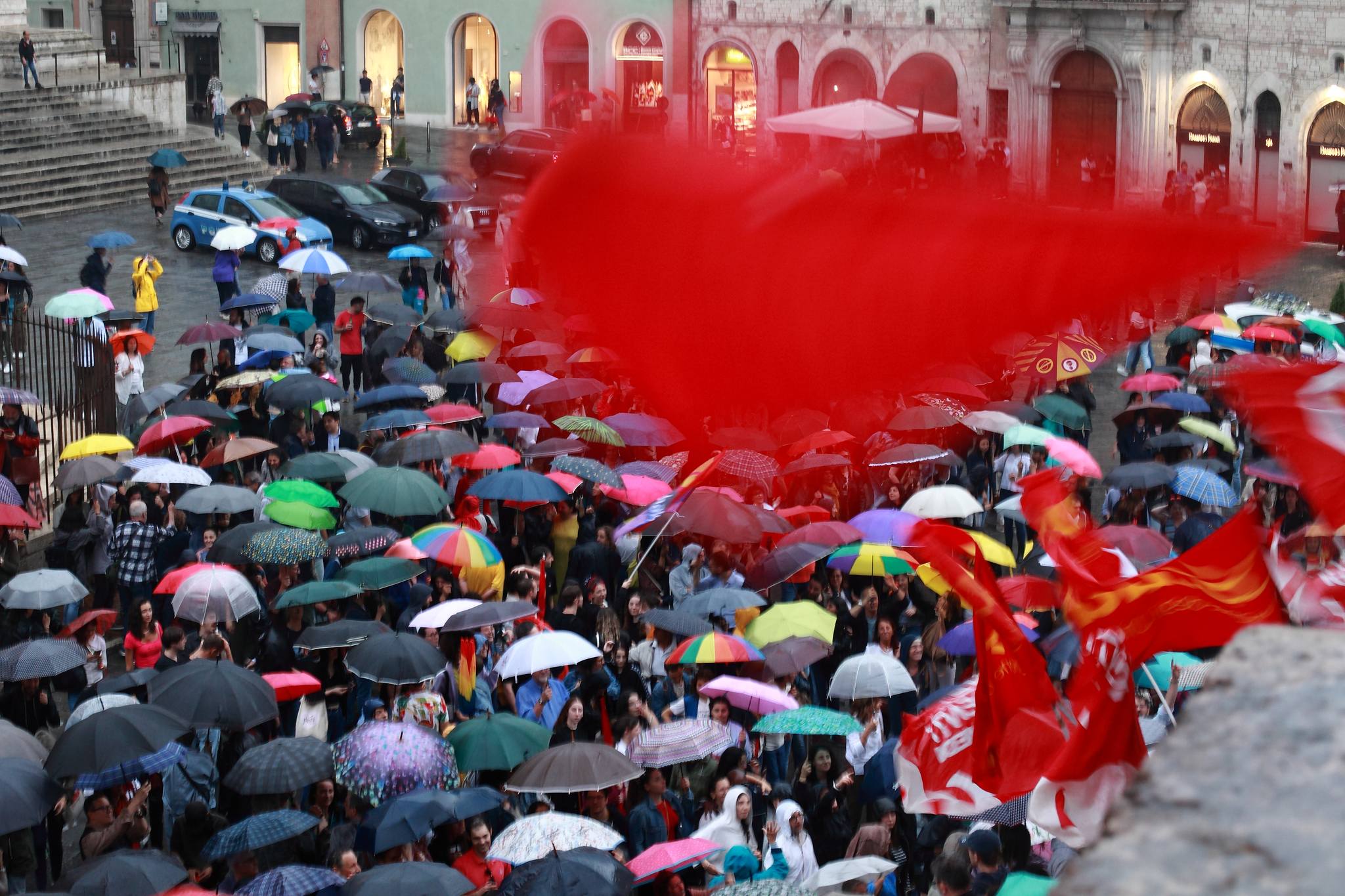 la festa in piazza dopo la vittoria al ballottaggio di Vittoria Ferdinandi